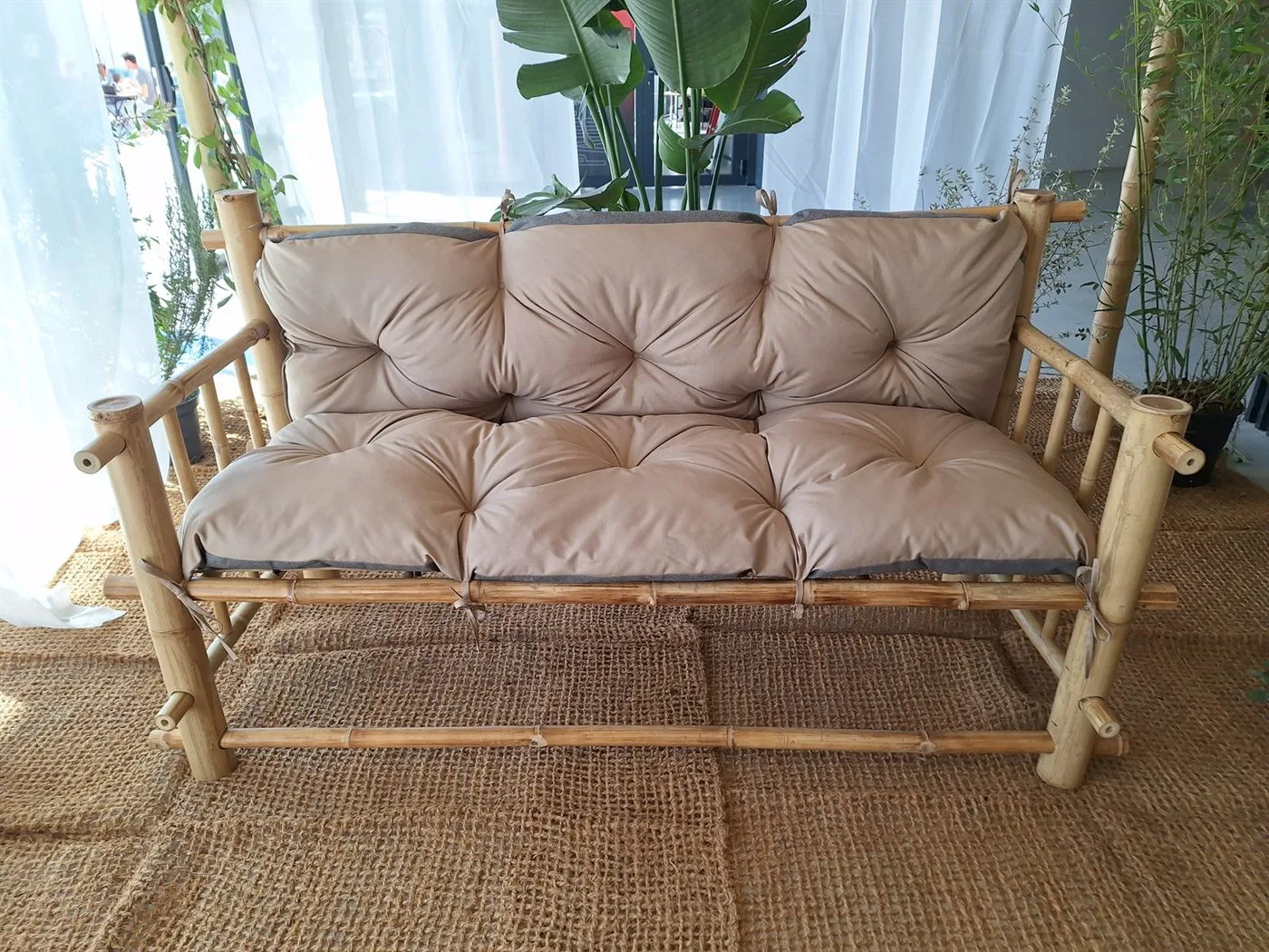 Banquette en bambou avec coussins