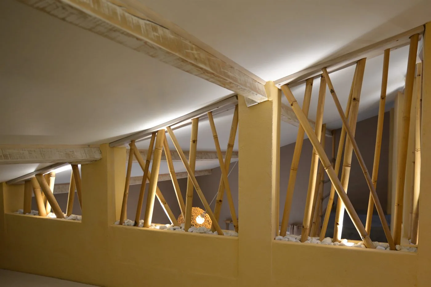 Garde-corps de mezzanine en bambous croisés