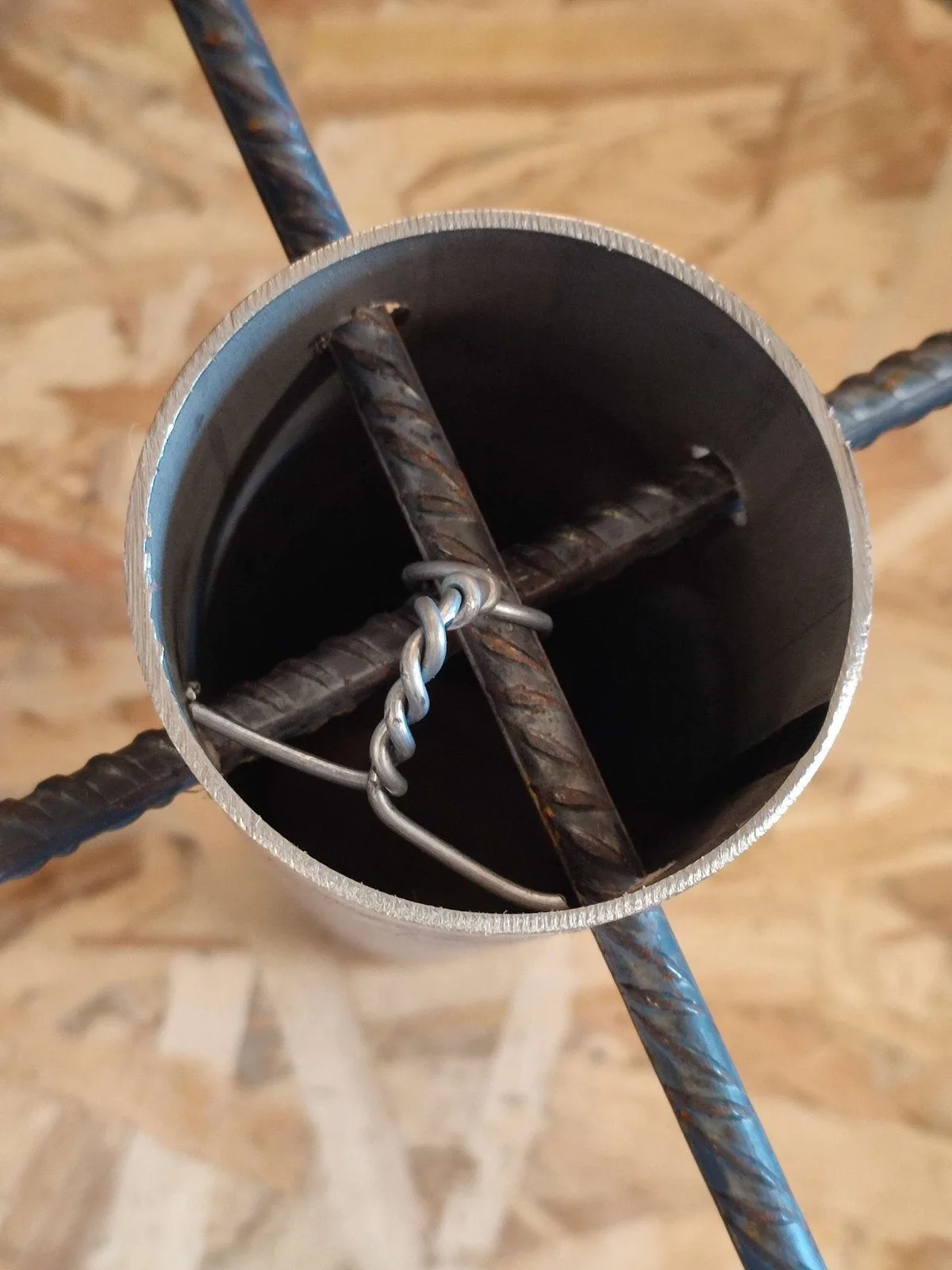 Scellement inox d'un mât d'ombrage