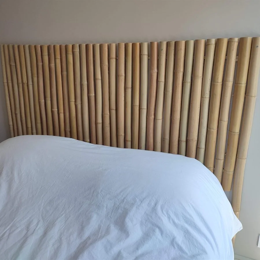 Tête de lit en demi-tronçons de bambou moso