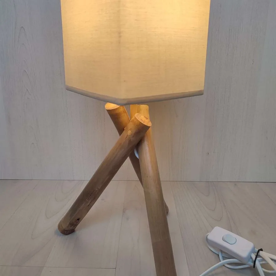 Lampe de chevet trépied en bambou
