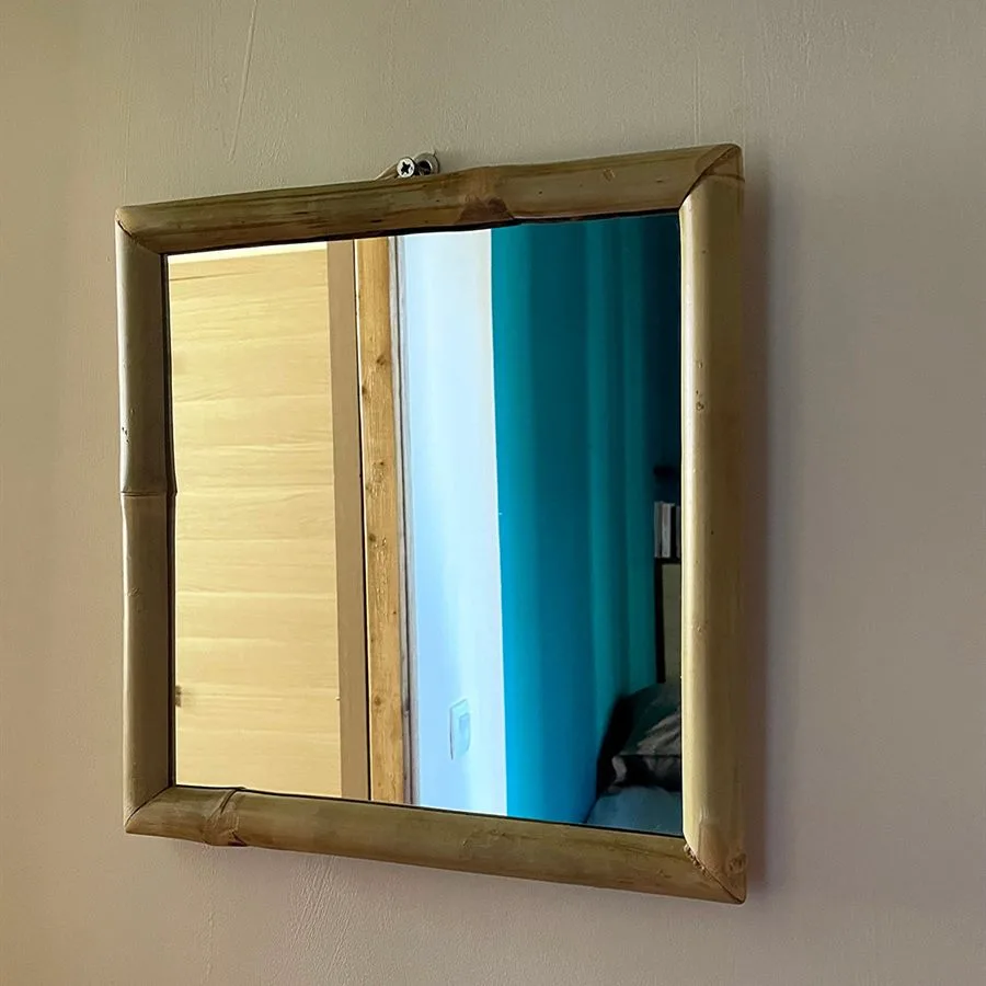 Miroir encadré de bambou